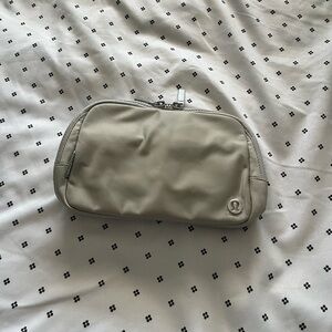 NEW WITH TAGS! Lululemon everywhere belt bag (size large)